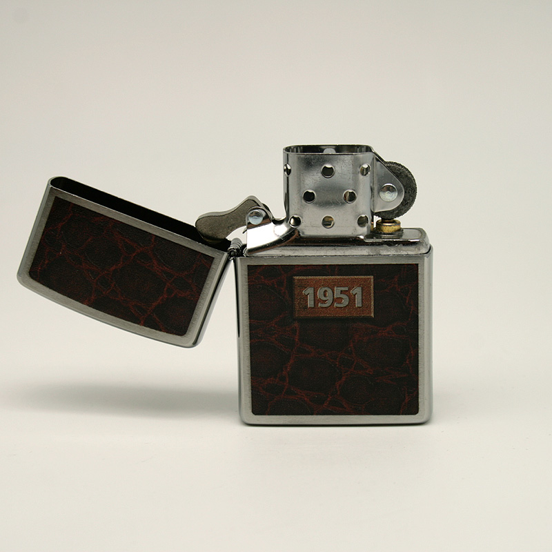 Zippo Feuerzeug Motiv 1951 mit Feuerzeugbenzin und Feuersteinen